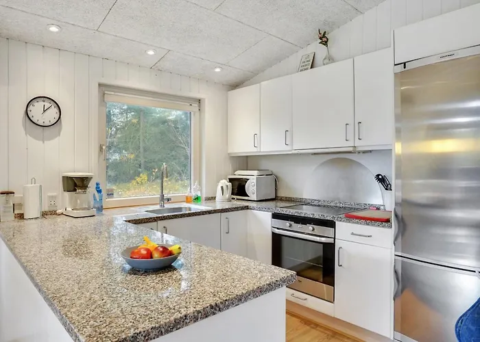 Mikaela - 1km From The Sea By Interhome